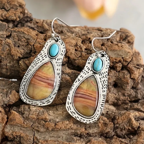 3 /$25 ✨New✨ Vintage Style beautiful earrings Mother's Day - Picture 2 of 3